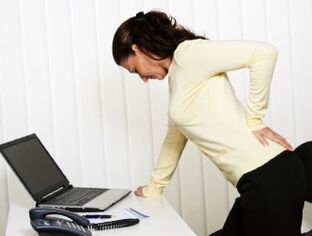 A dor nas costas é um problema comum com muitas causas. 